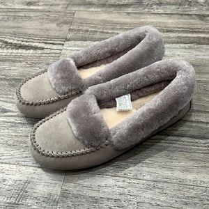 New UGG Gray Dakota Spill Seam Slippers